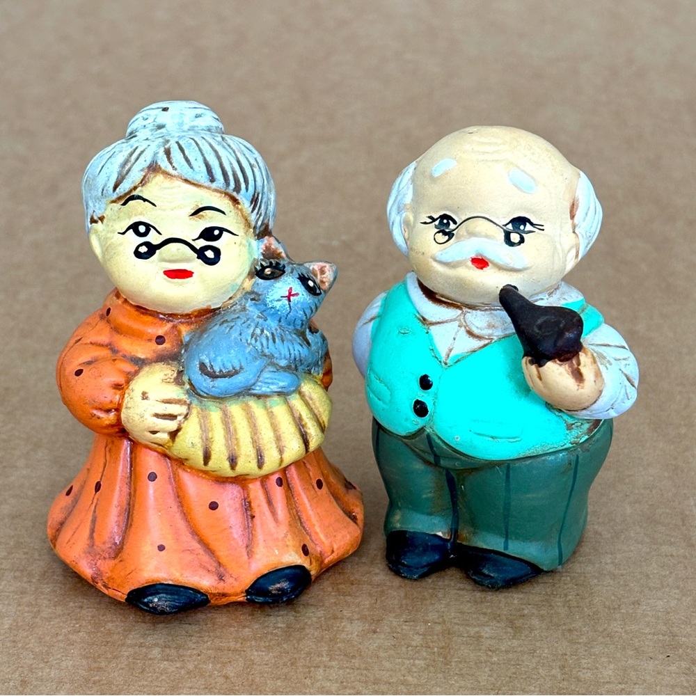 Vintage Hand Painted Ceramic Old Couple Figurines Cat Pipe Pair